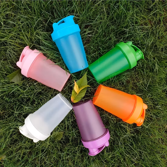 Atacado personalizado fitness loop top clássico garrafa shaker de proteína sem bpa com bola misturadora para atividades de ginástica